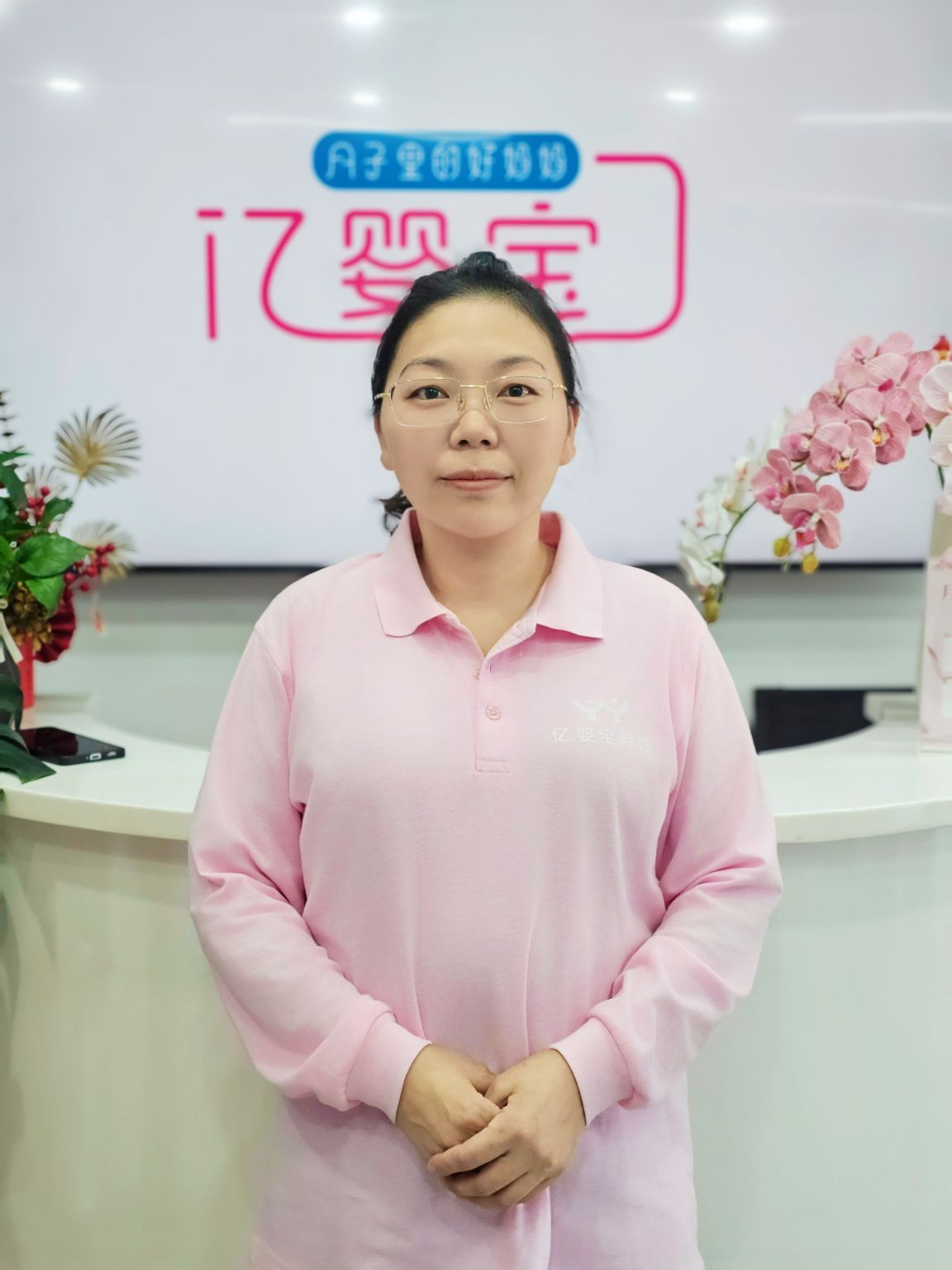 侯芳